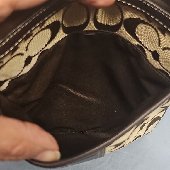 COACH SIGNATURE STRIPE SWINGPACK BFPM-07-009 - Picture 5 of 6